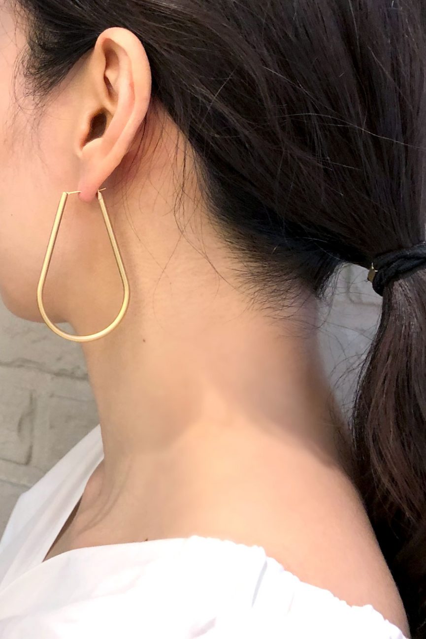 linear-gold-hoop_wear01