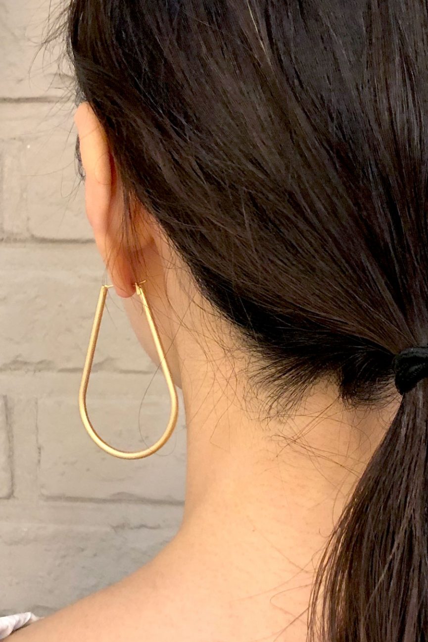 linear-gold-hoop_wear03