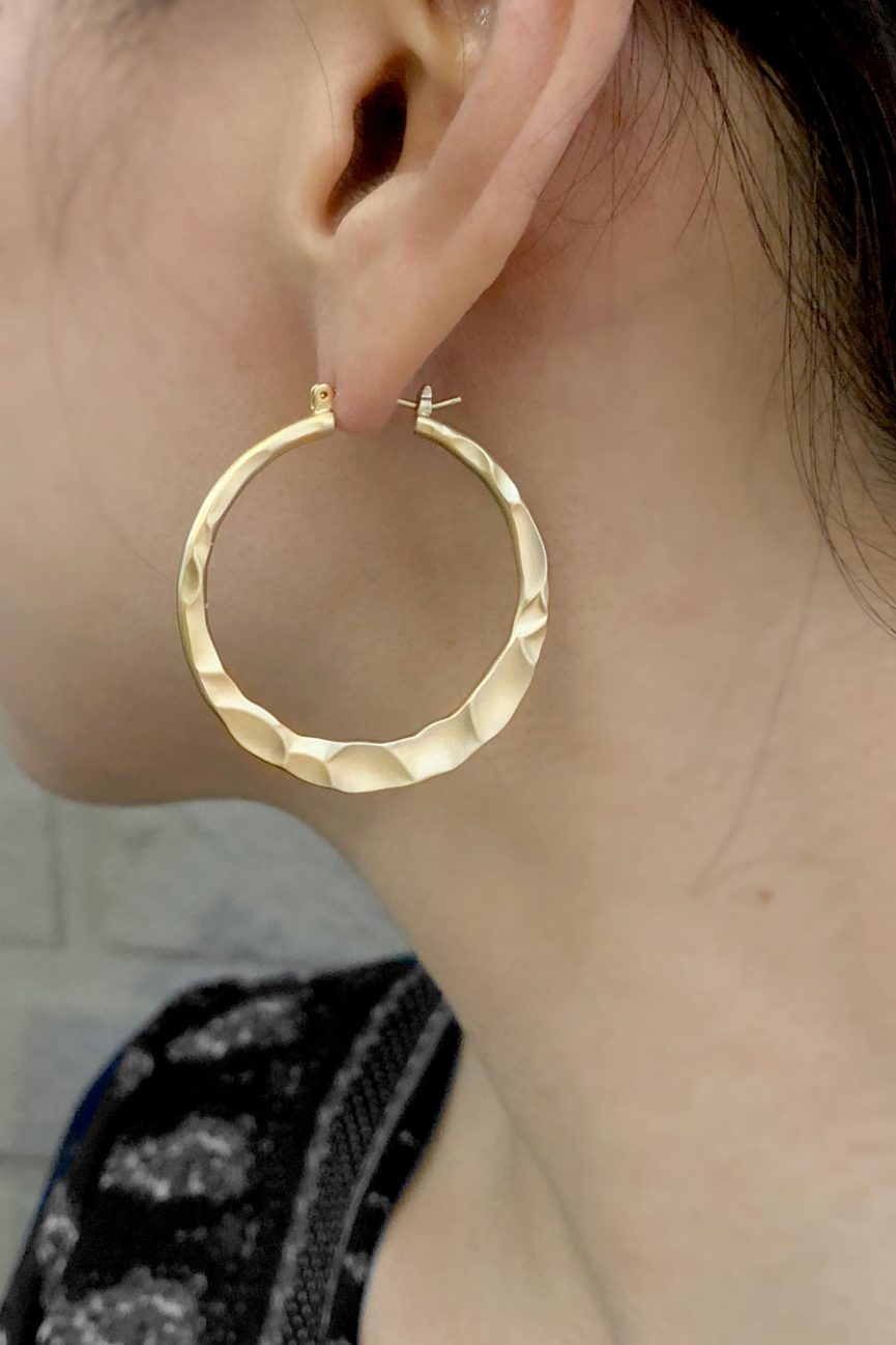 gold-earth-hoop_wear01